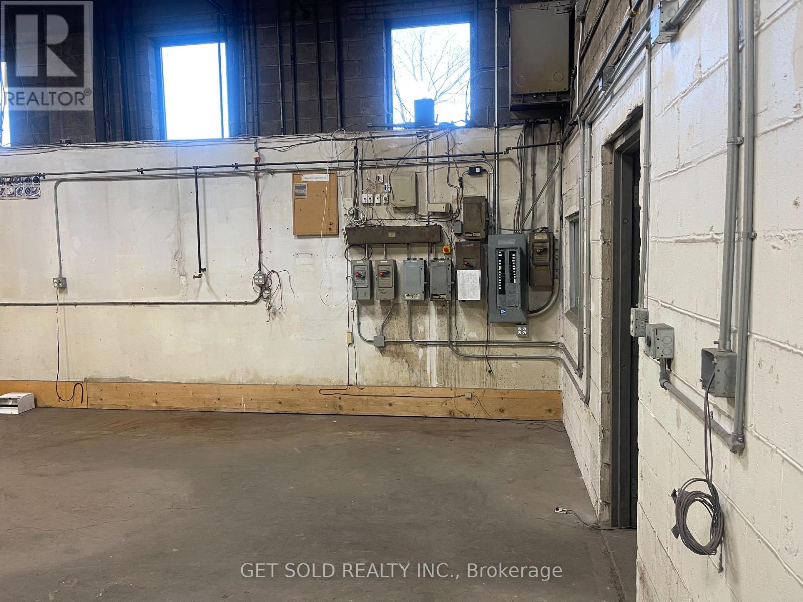 A & B - 224 Milvan Drive, Toronto, Ontario  M9L 2A5 - Photo 12 - W12562536