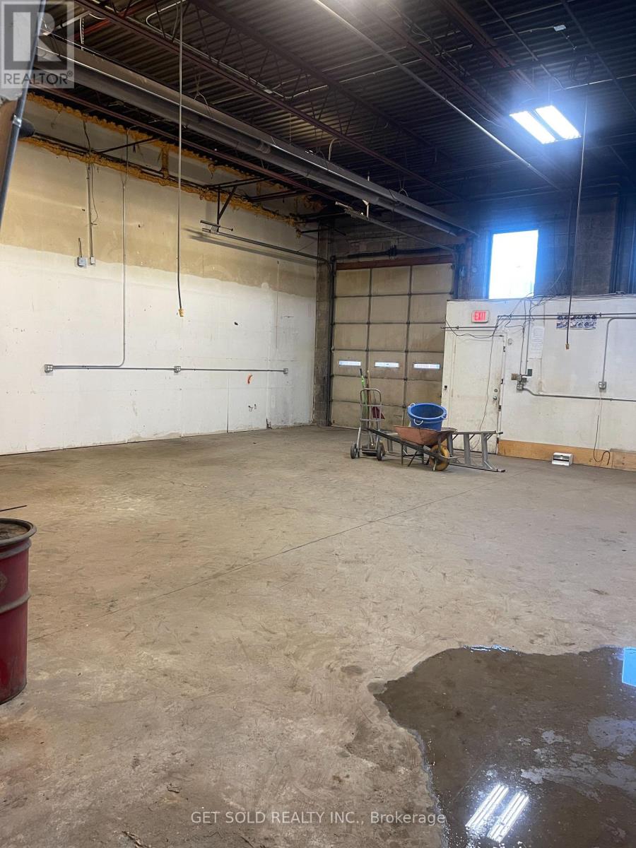 A & B - 224 Milvan Drive, Toronto, Ontario  M9L 2A5 - Photo 13 - W12562536