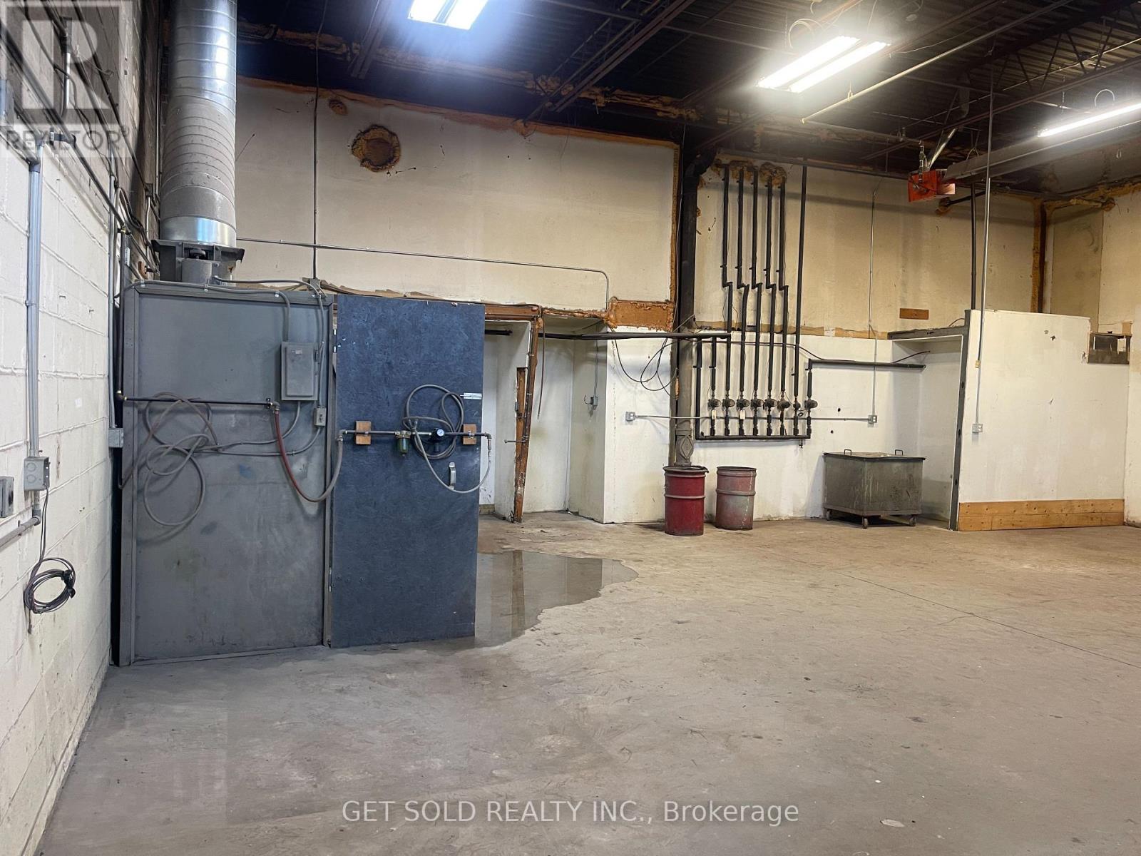 A & B - 224 Milvan Drive, Toronto, Ontario  M9L 2A5 - Photo 14 - W12562536