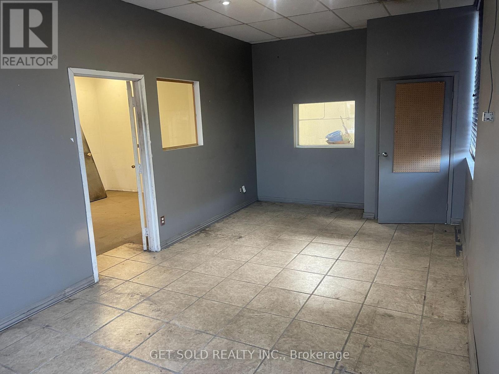 A & B - 224 Milvan Drive, Toronto, Ontario  M9L 2A5 - Photo 5 - W12562536