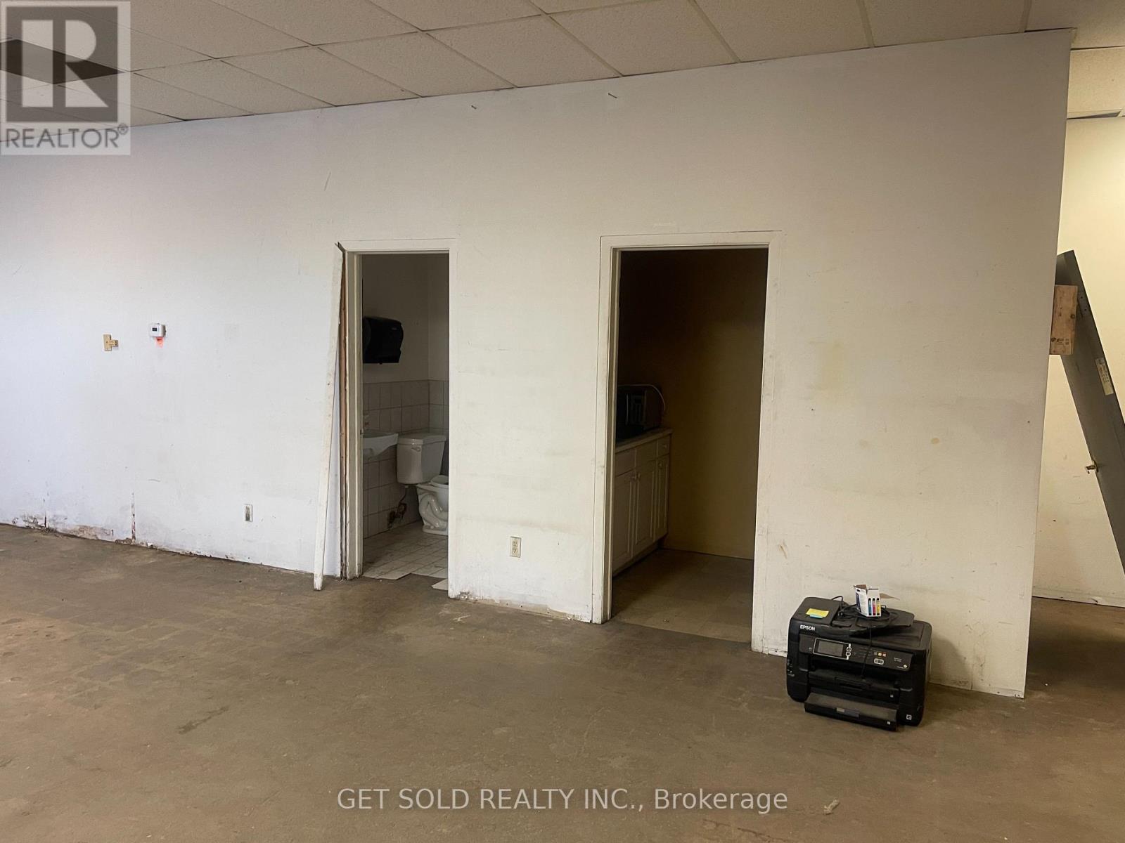 A & B - 224 Milvan Drive, Toronto, Ontario  M9L 2A5 - Photo 9 - W12562536