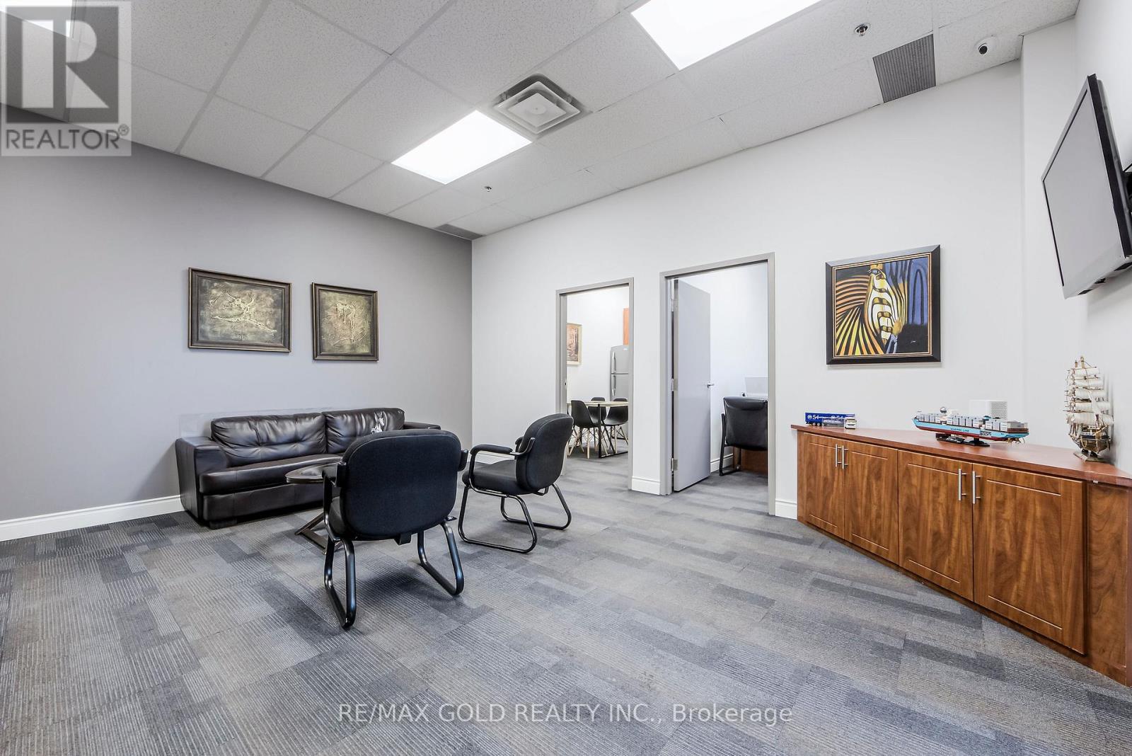 207 - 2970 Drew Road, Mississauga, Ontario  L4T 0A6 - Photo 4 - W12562546