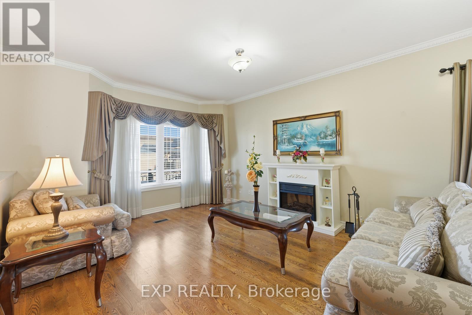 229 Dunraven Drive, Toronto, Ontario M6M 1H8 - Photo 7 - W12562550