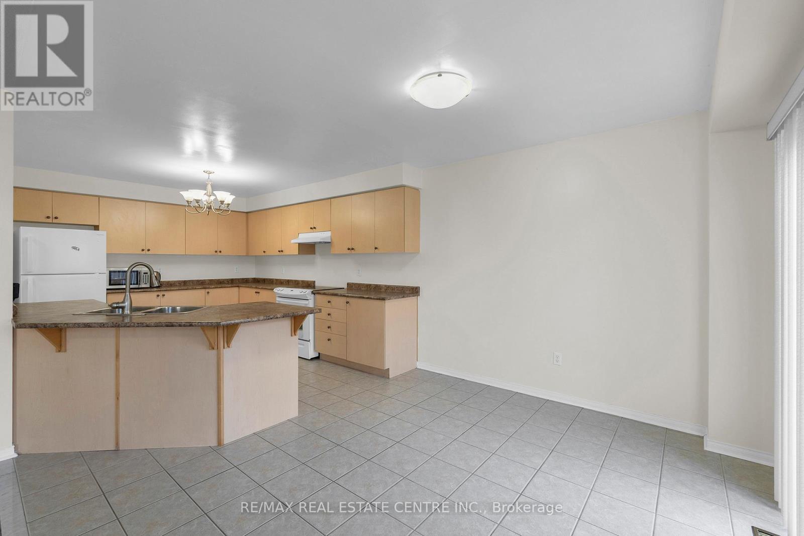 36 Capistro Street, Brampton, Ontario  L7A 3H7 - Photo 14 - W12562554