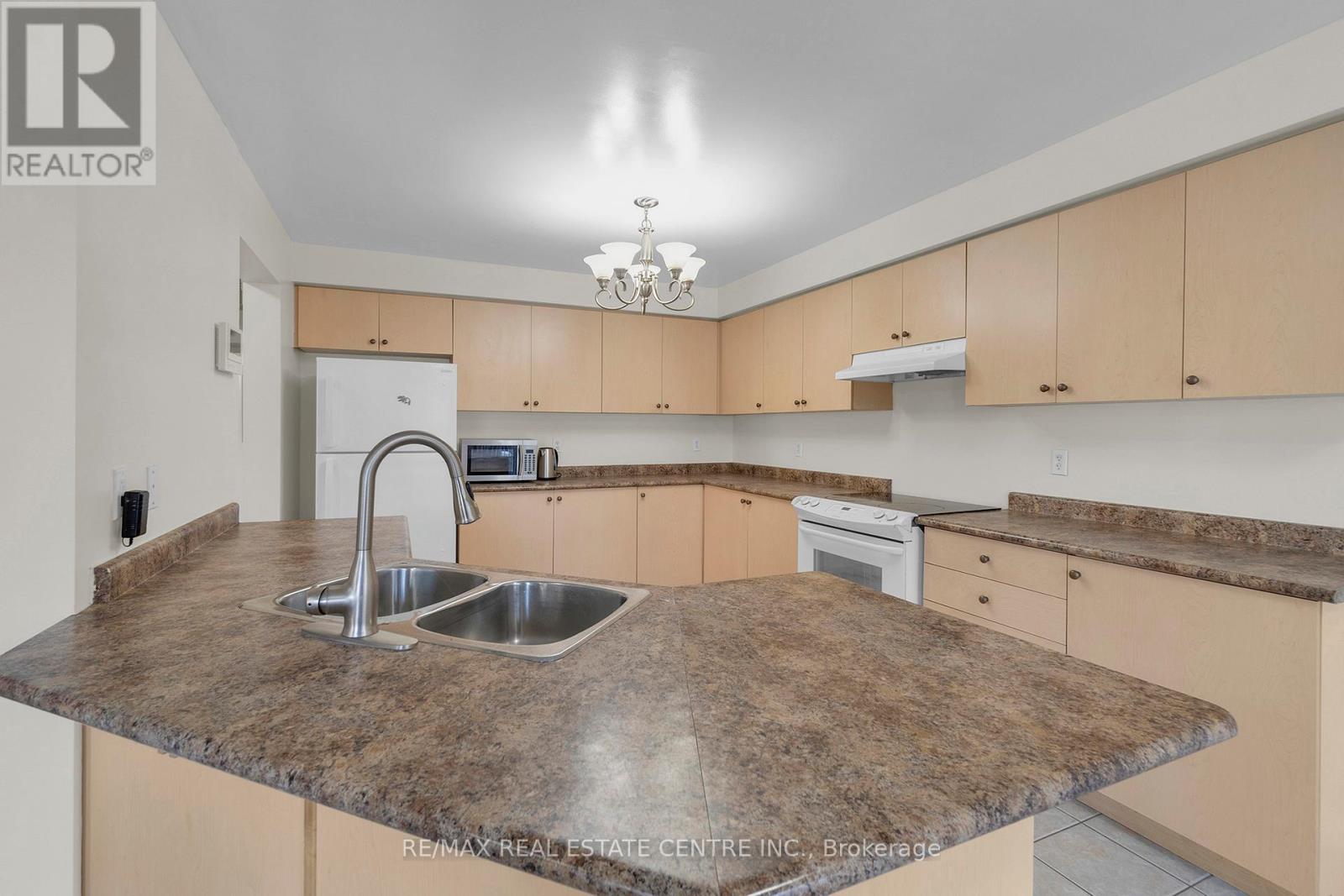 36 Capistro Street, Brampton, Ontario  L7A 3H7 - Photo 17 - W12562554