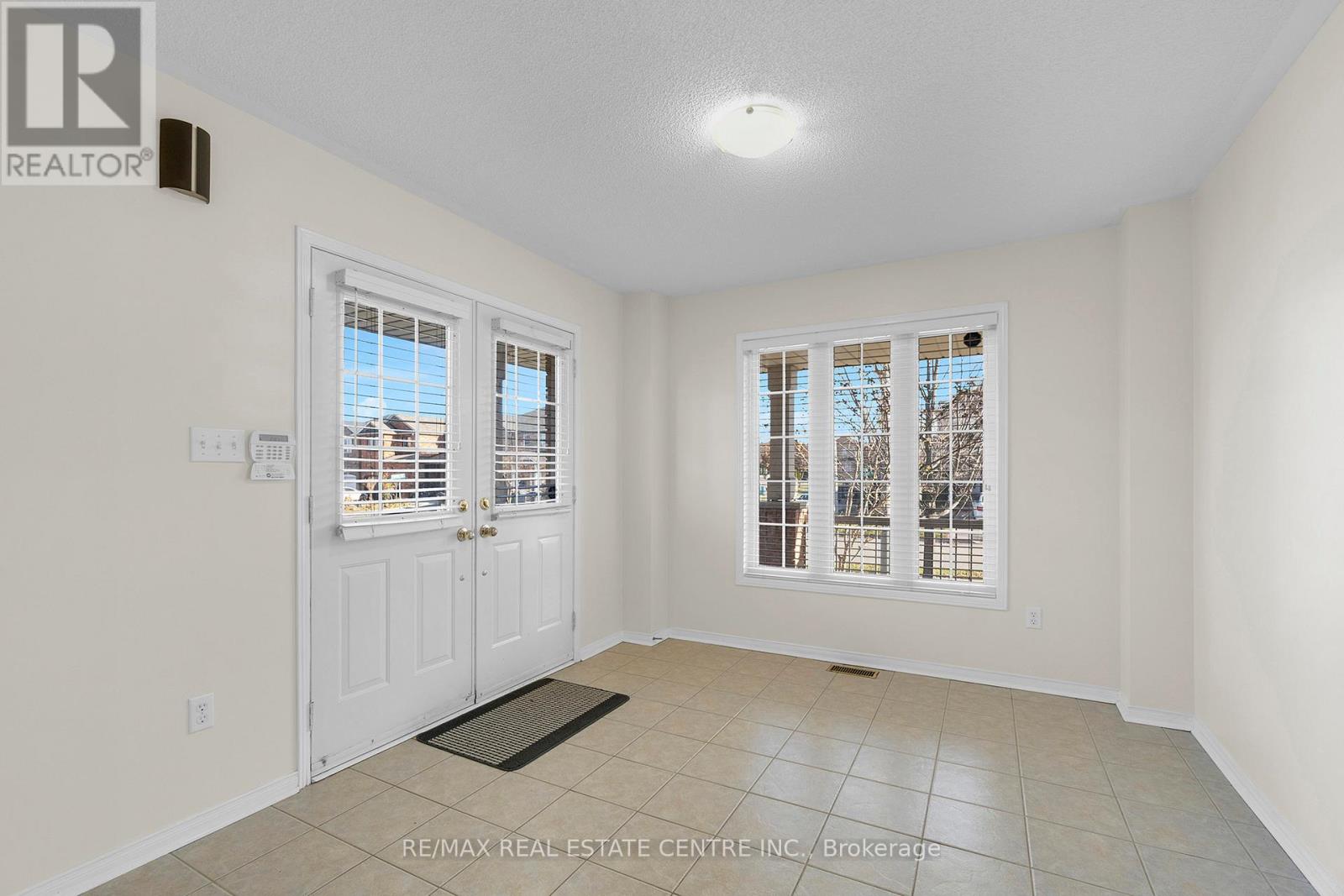 36 Capistro Street, Brampton, Ontario  L7A 3H7 - Photo 4 - W12562554