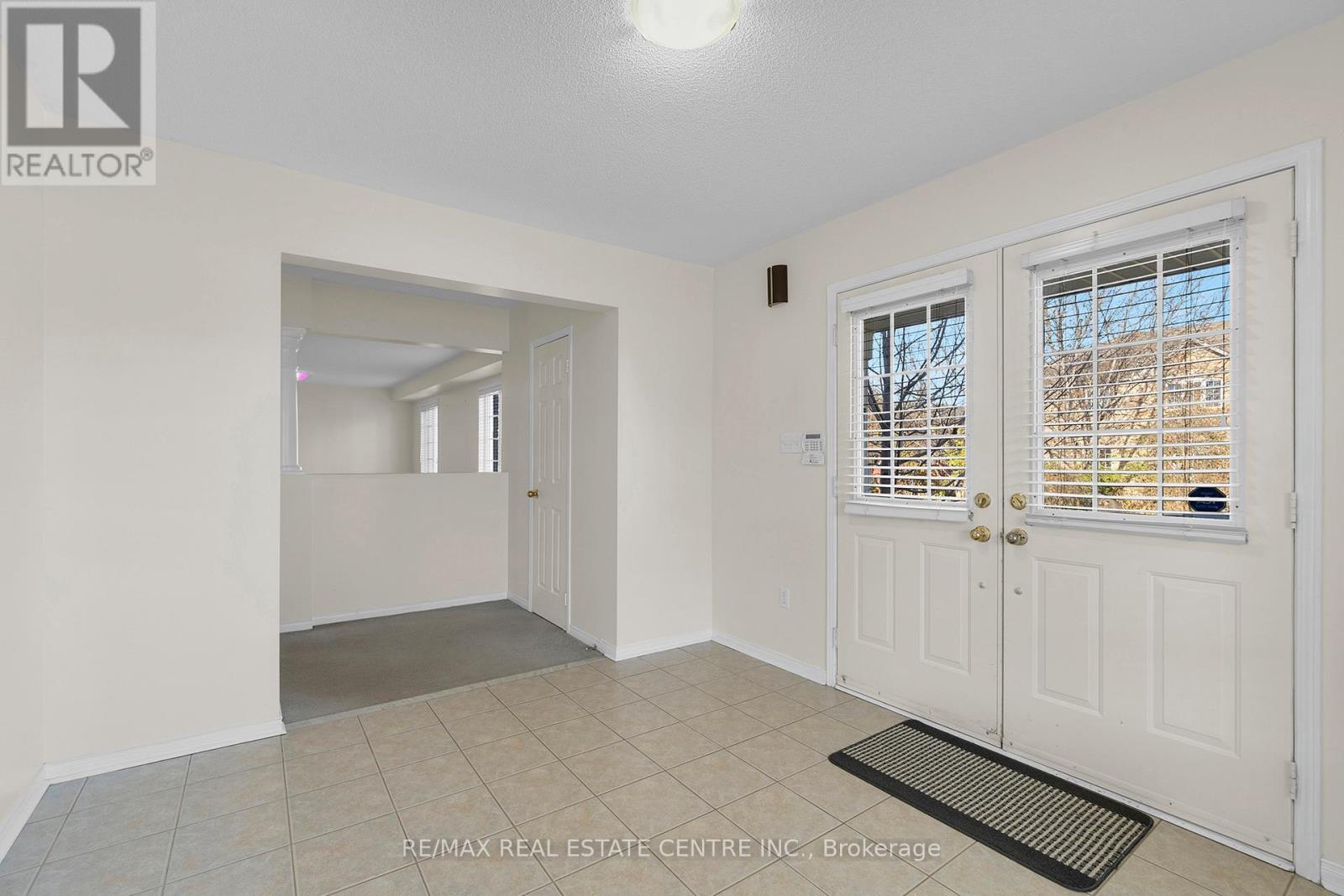 36 Capistro Street, Brampton, Ontario  L7A 3H7 - Photo 5 - W12562554