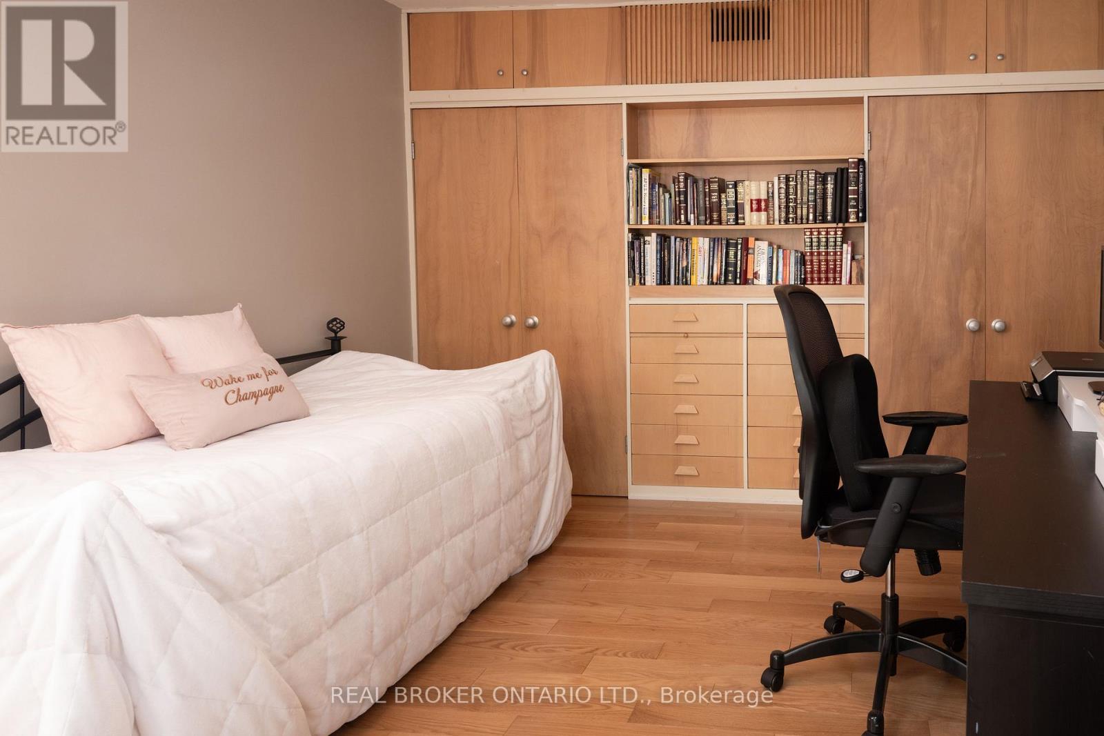 90 Winston Avenue, Hamilton, Ontario  L8S 2S6 - Photo 27 - X12382049