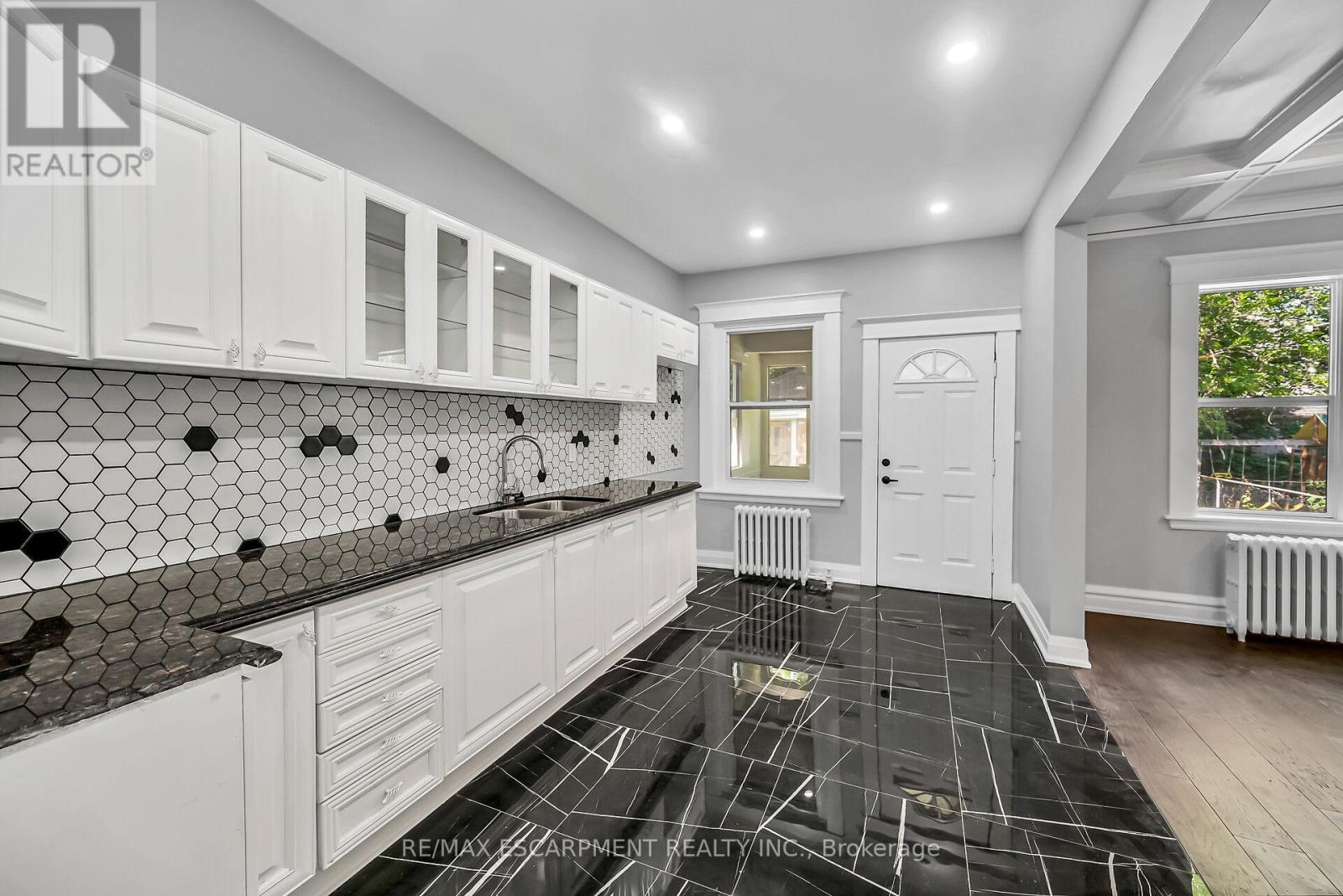 172 Sherman Avenue S, Hamilton, Ontario L8M 2P9 - Photo 14 - X12421064