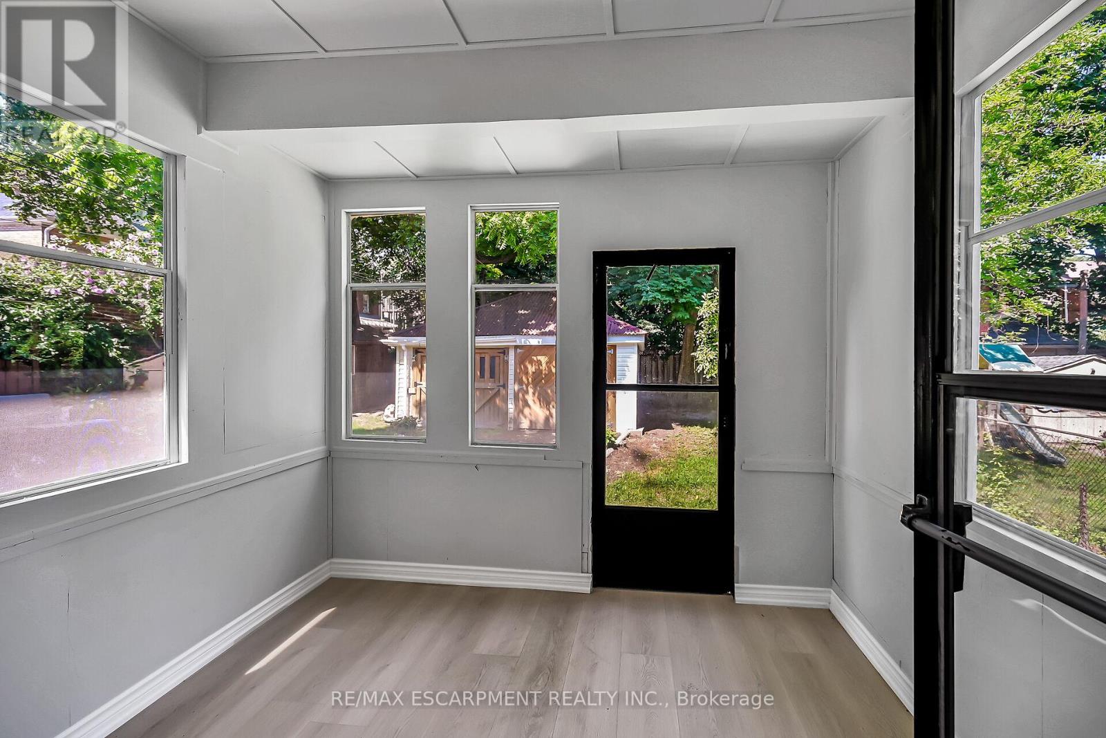 172 Sherman Avenue S, Hamilton, Ontario L8M 2P9 - Photo 17 - X12421064