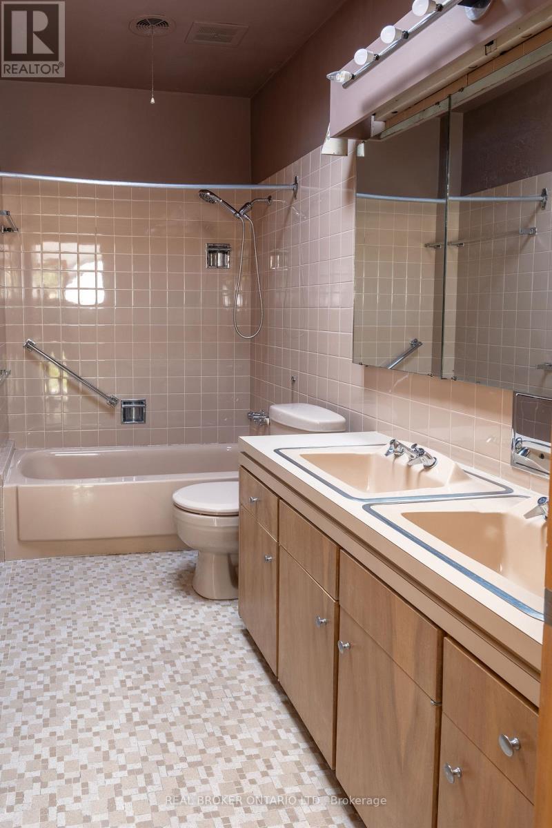 90 Winston Avenue, Hamilton, Ontario  L8S 2S6 - Photo 34 - X12382049