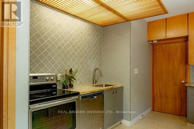 90 Winston Avenue, Hamilton, Ontario  L8S 2S6 - Photo 22 - X12382049