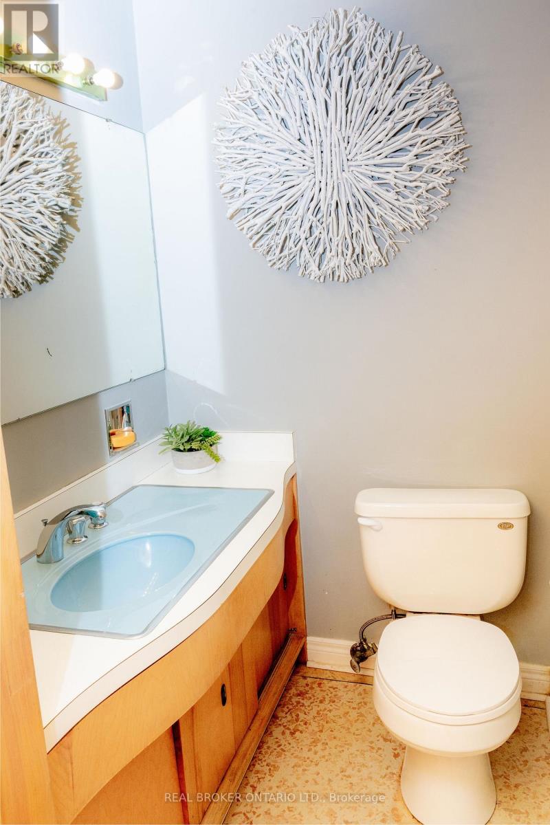 90 Winston Avenue, Hamilton, Ontario  L8S 2S6 - Photo 26 - X12382049