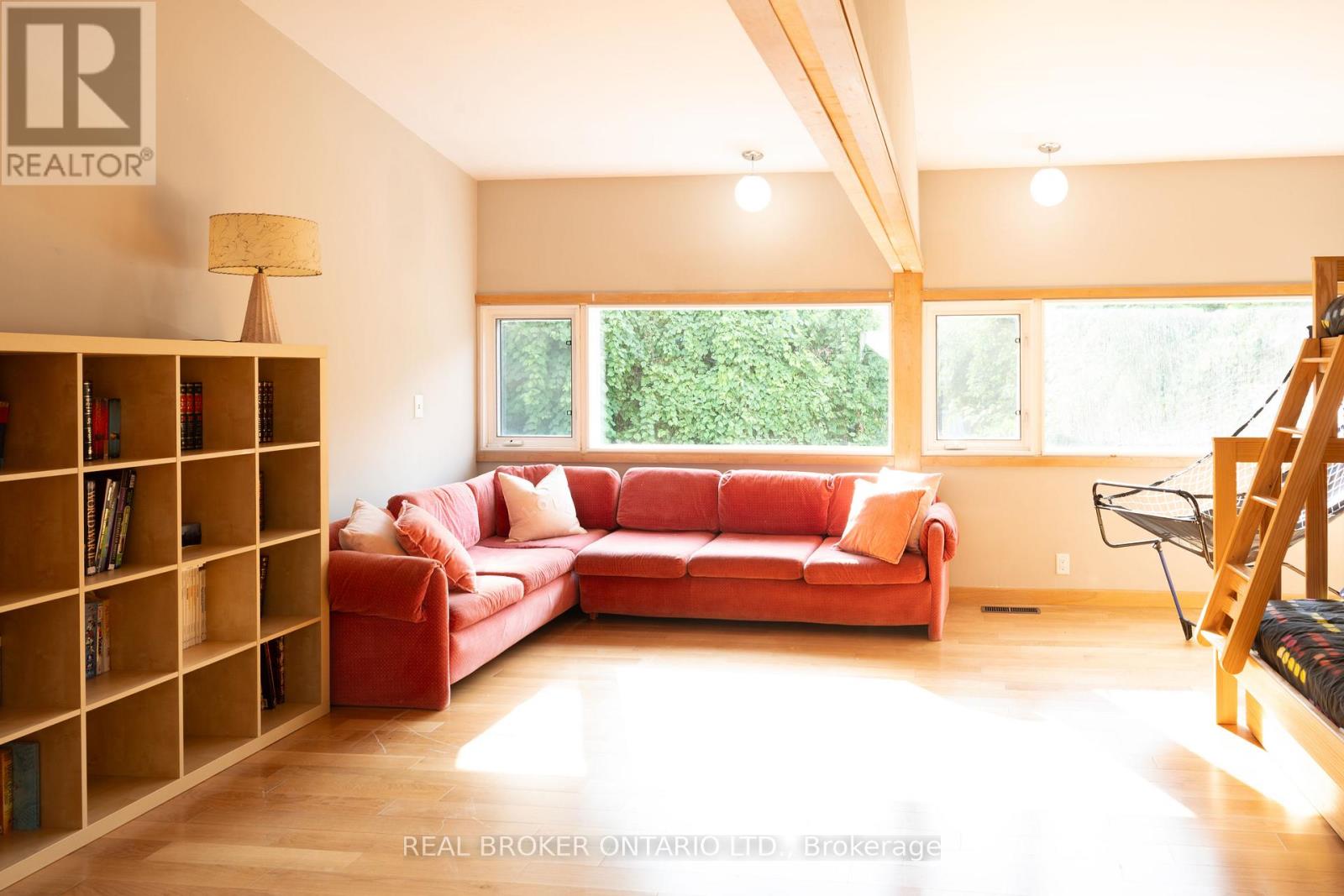 90 Winston Avenue, Hamilton, Ontario  L8S 2S6 - Photo 31 - X12382049