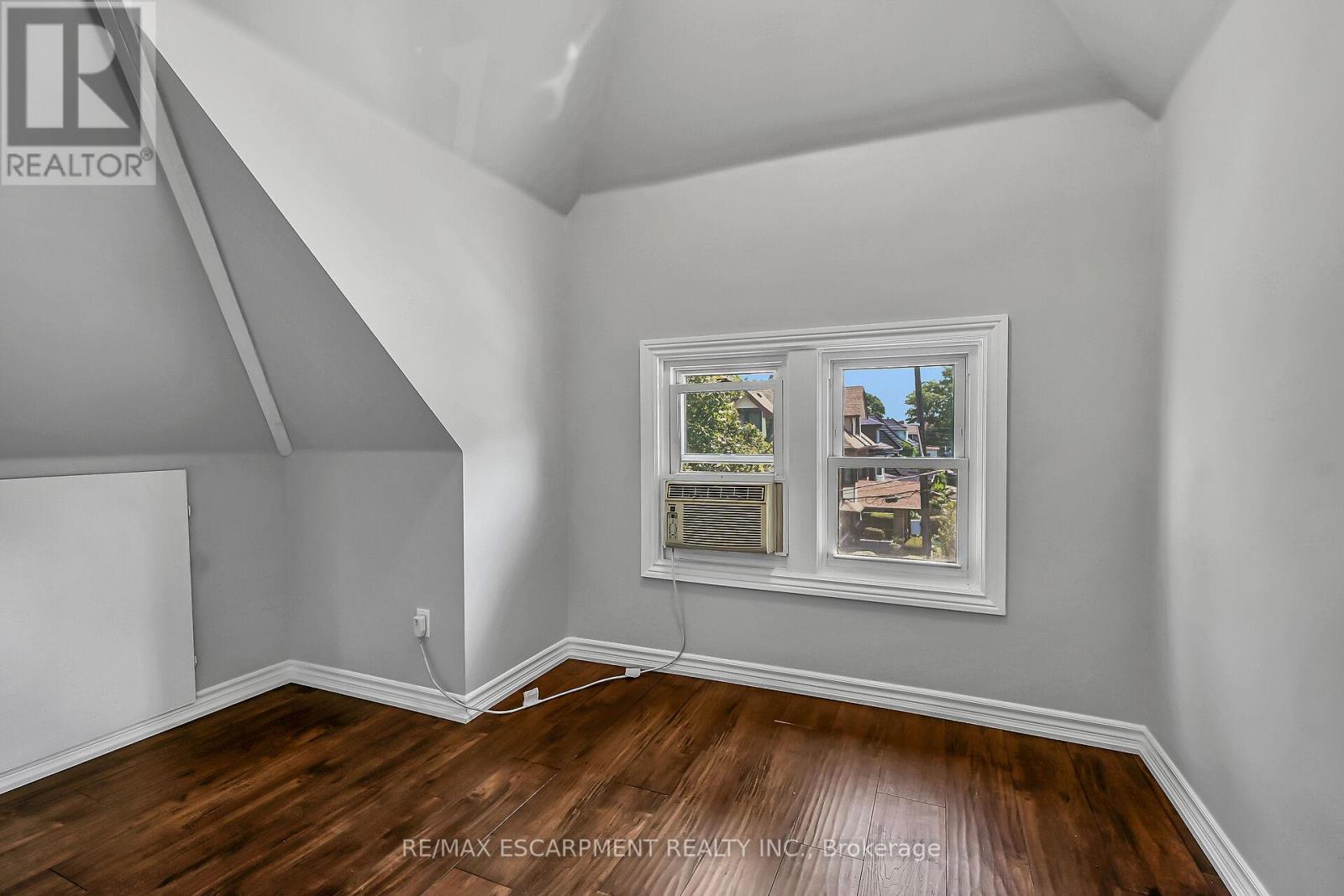 172 Sherman Avenue S, Hamilton, Ontario L8M 2P9 - Photo 33 - X12421064