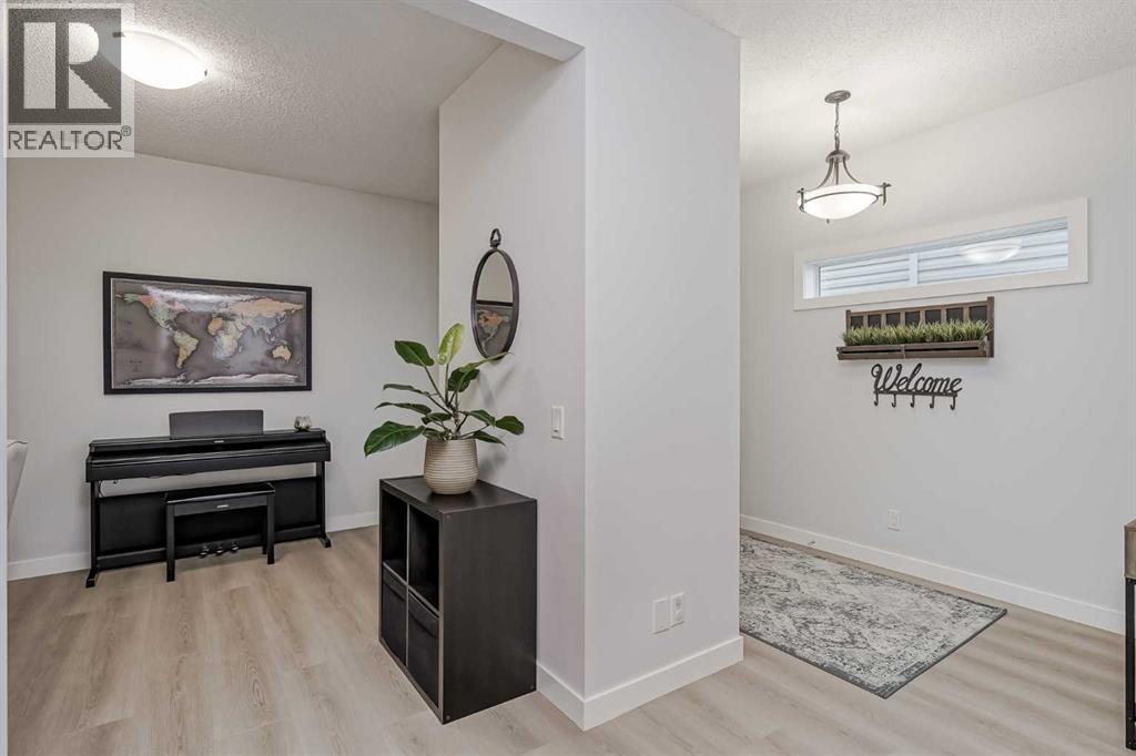 68 Copperpond Mews Se, Calgary, Alberta  T2Z 0Z3 - Photo 17 - A2268477