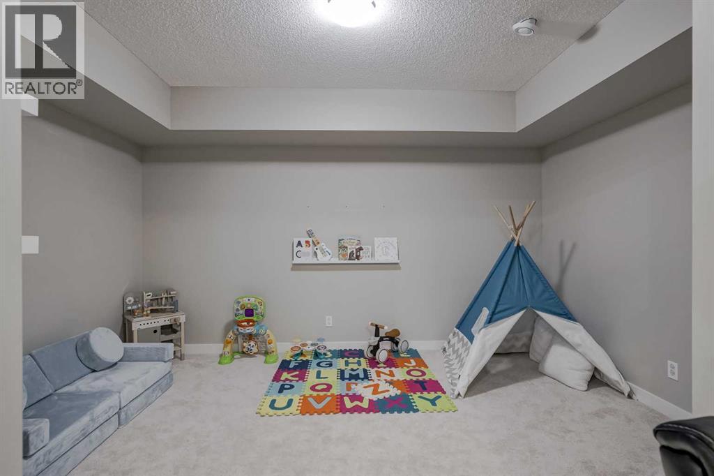 68 Copperpond Mews Se, Calgary, Alberta  T2Z 0Z3 - Photo 37 - A2268477