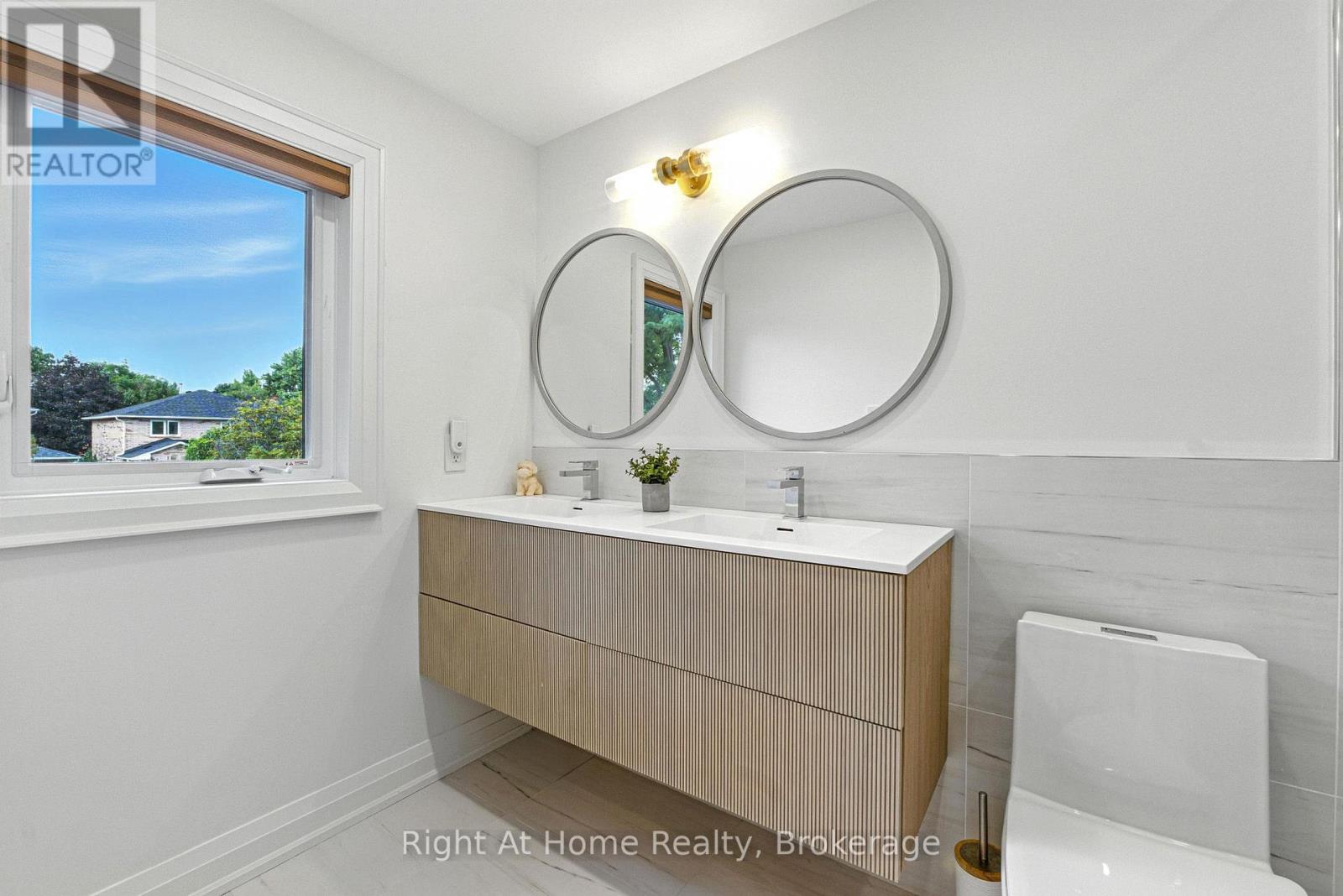 230 Poole Drive, Oakville, Ontario  L6H 3W4 - Photo 26 - W12371389