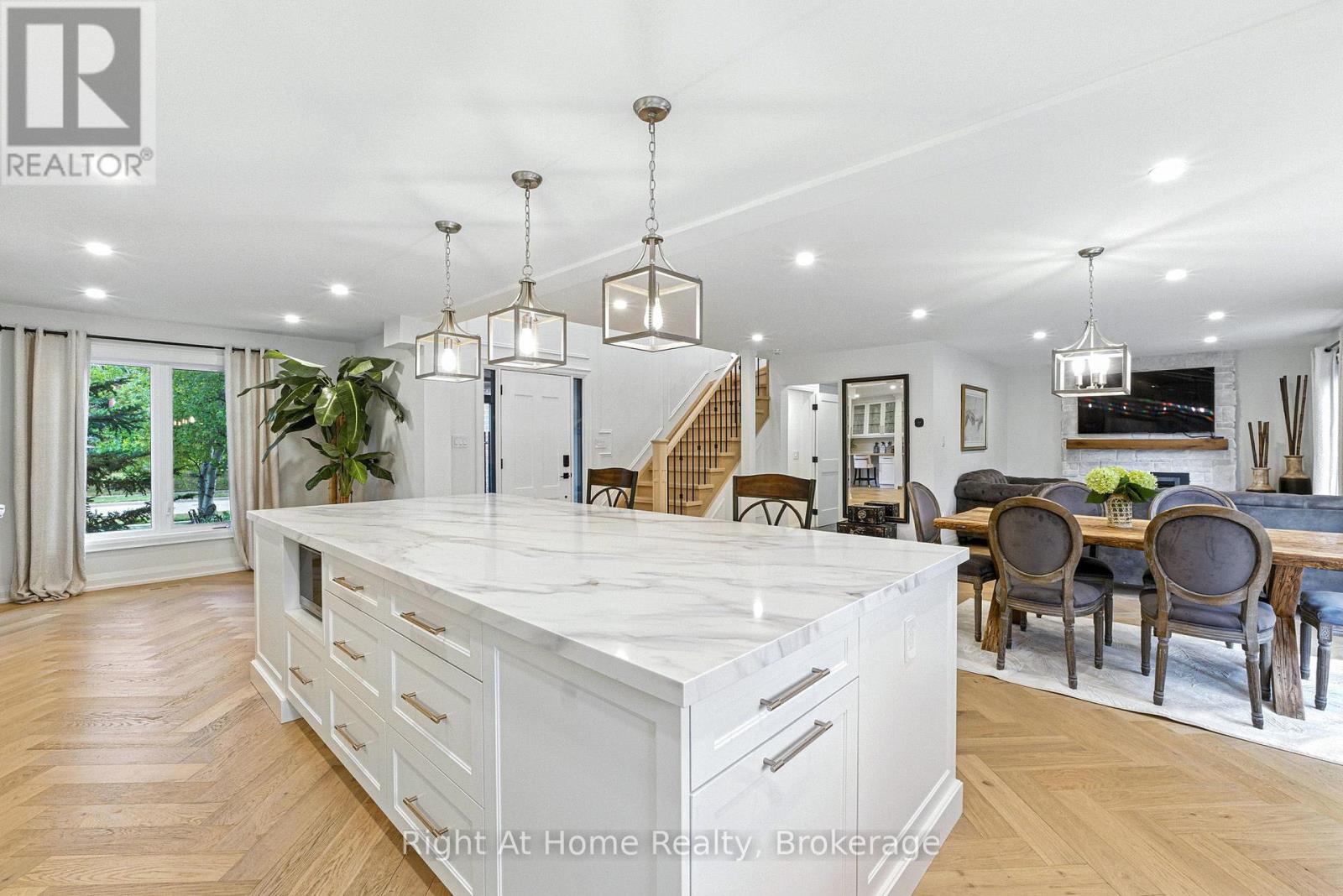 230 Poole Drive, Oakville, Ontario  L6H 3W4 - Photo 12 - W12371389