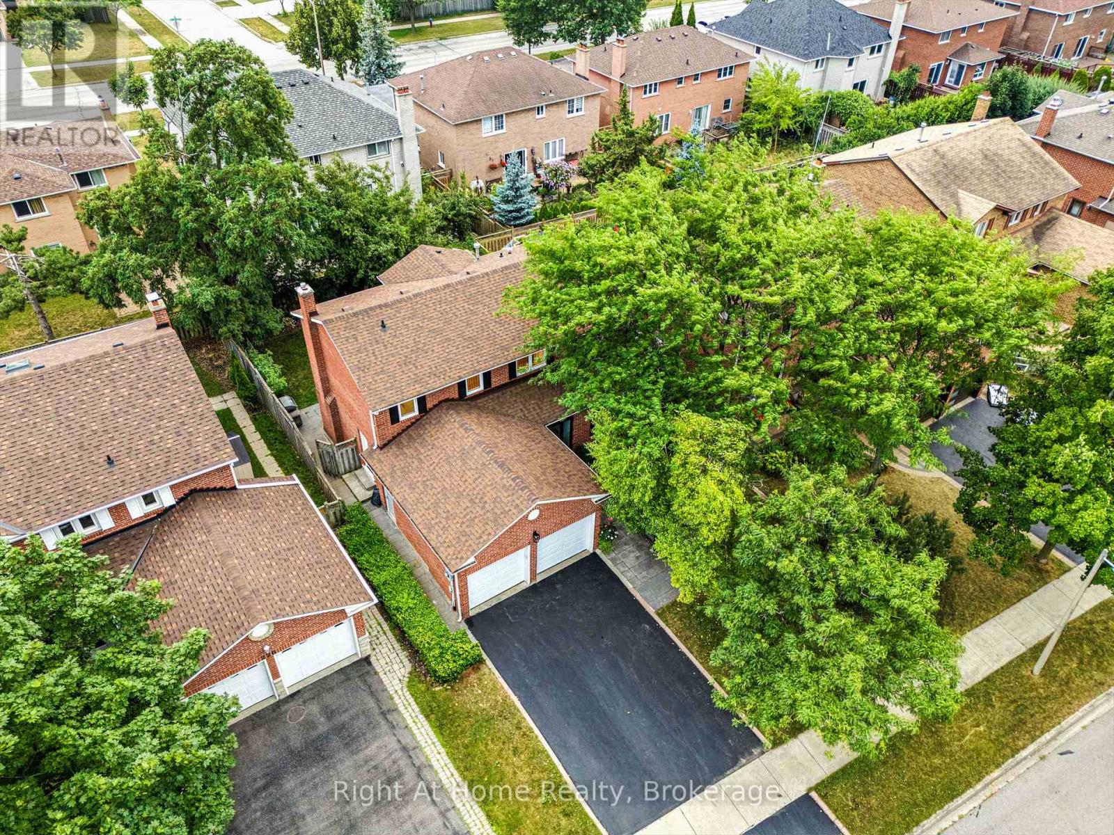 230 Poole Drive, Oakville, Ontario  L6H 3W4 - Photo 48 - W12371389