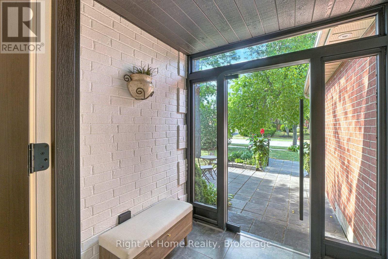 230 Poole Drive, Oakville, Ontario  L6H 3W4 - Photo 5 - W12371389