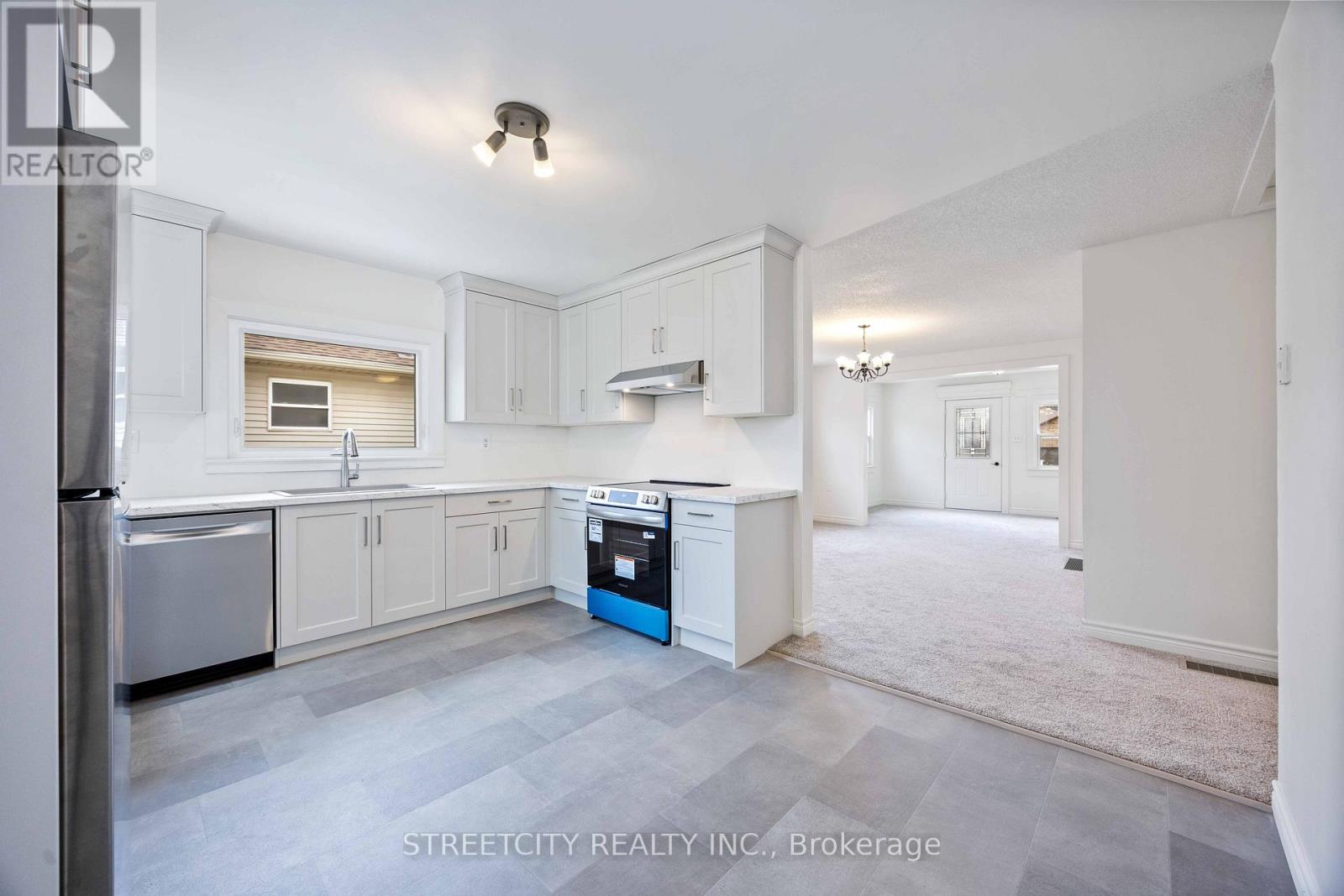 4482 Petrolia Line, Petrolia, Ontario N0N 1R0 - Photo 12 - X12562578