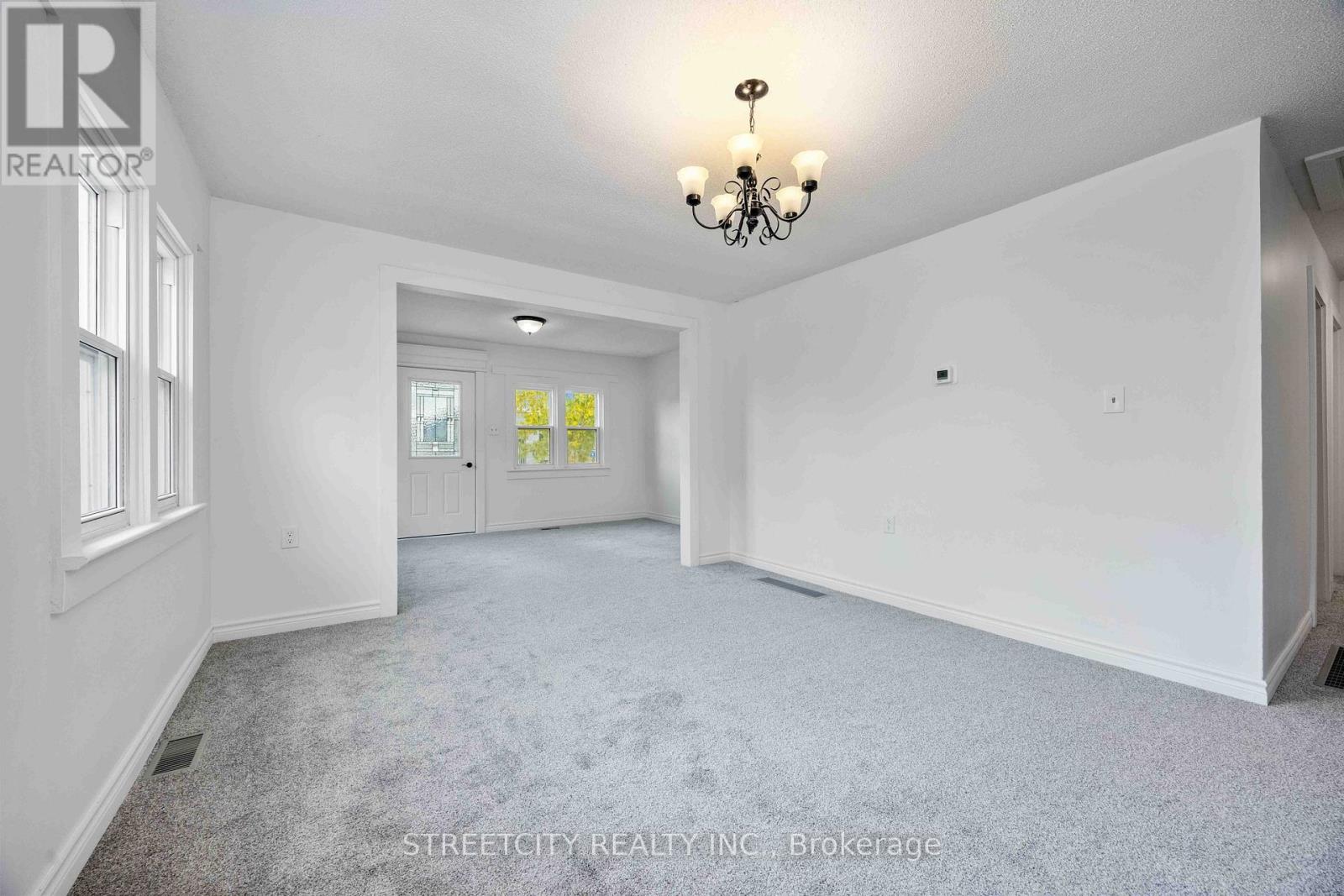 4482 Petrolia Line, Petrolia, Ontario N0N 1R0 - Photo 8 - X12562578