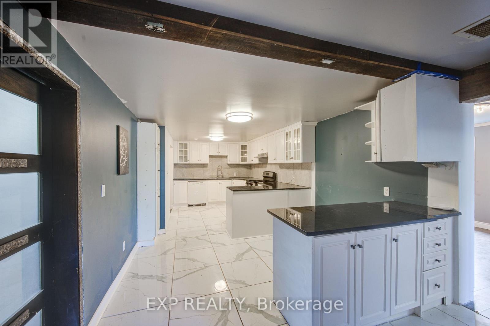 90 Tank Street, Petrolia, Ontario  N0N 1R0 - Photo 17 - X12562708