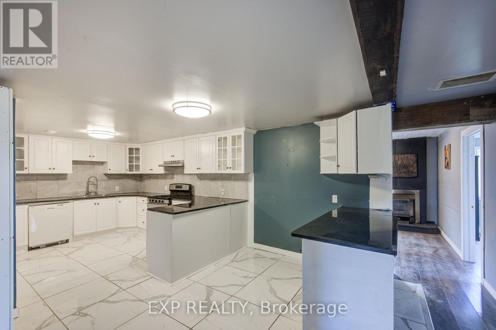 90 Tank Street, Petrolia, Ontario  N0N 1R0 - Photo 18 - X12562708