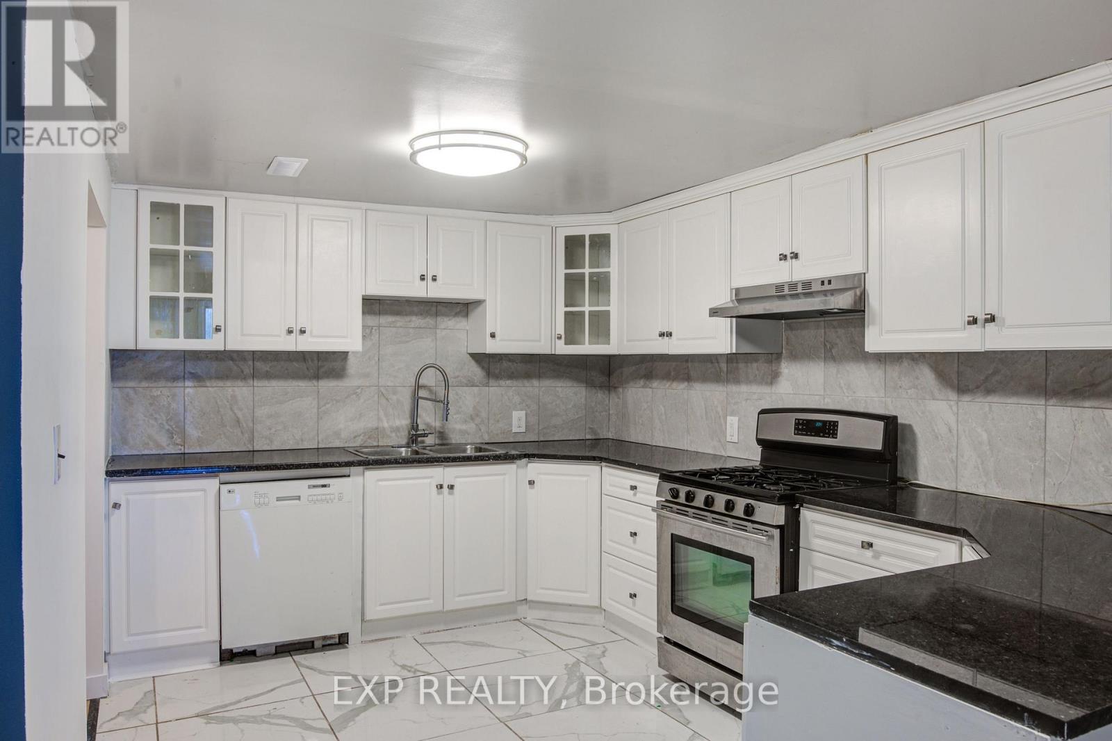 90 Tank Street, Petrolia, Ontario  N0N 1R0 - Photo 21 - X12562708