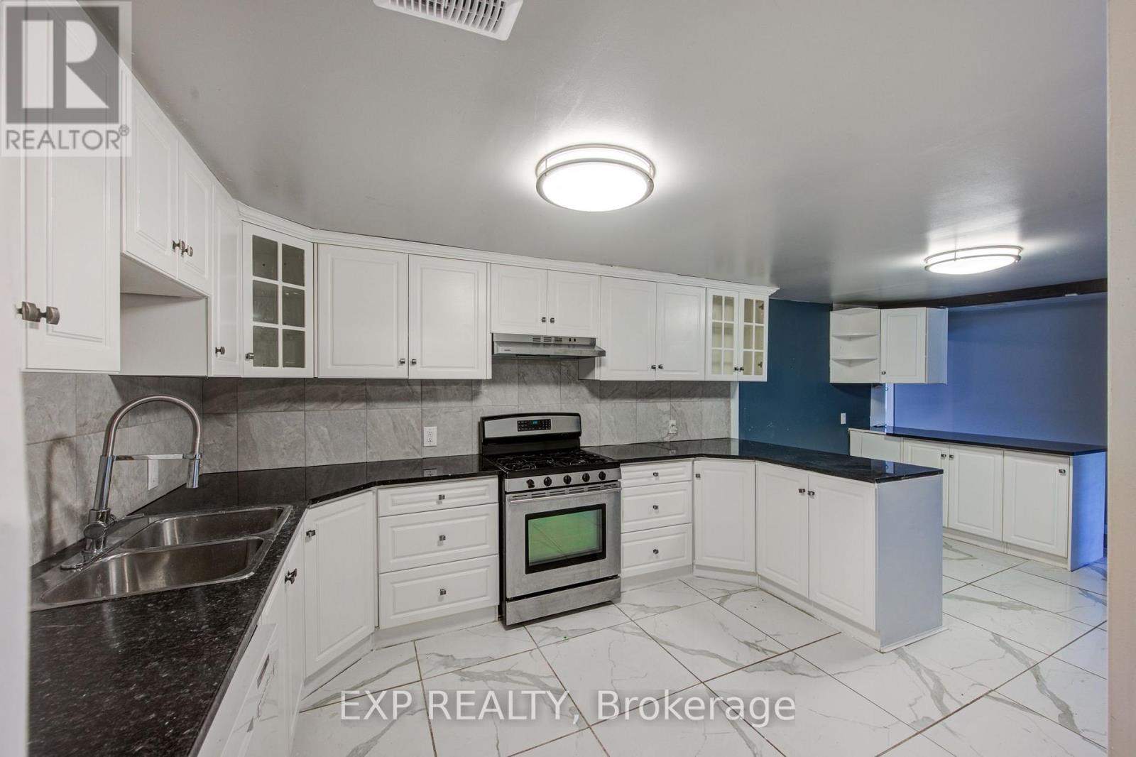 90 Tank Street, Petrolia, Ontario  N0N 1R0 - Photo 23 - X12562708