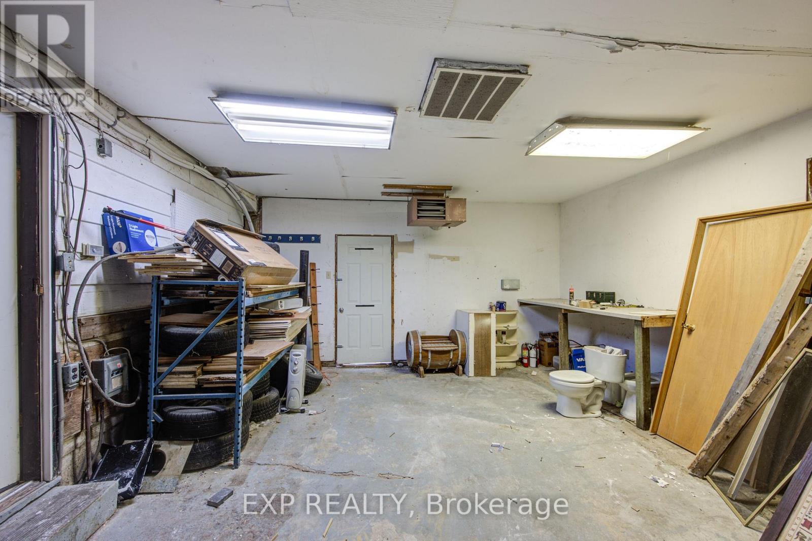 90 Tank Street, Petrolia, Ontario  N0N 1R0 - Photo 32 - X12562708