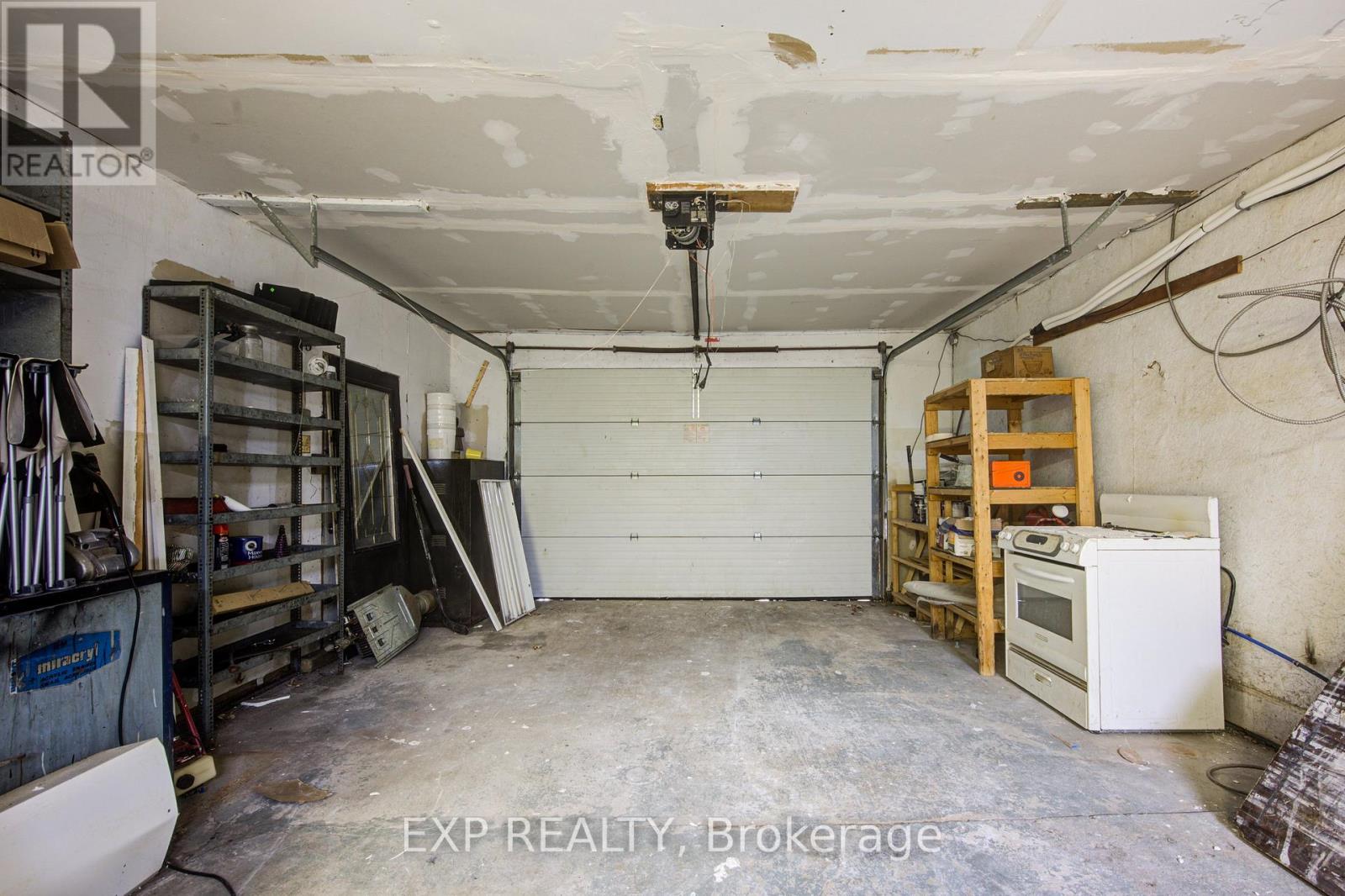 90 Tank Street, Petrolia, Ontario  N0N 1R0 - Photo 33 - X12562708