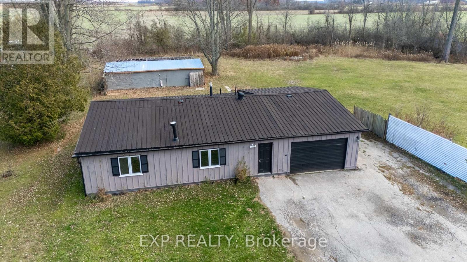 90 Tank Street, Petrolia, Ontario  N0N 1R0 - Photo 35 - X12562708