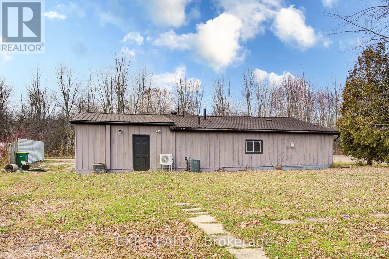 90 Tank Street, Petrolia, Ontario  N0N 1R0 - Photo 38 - X12562708