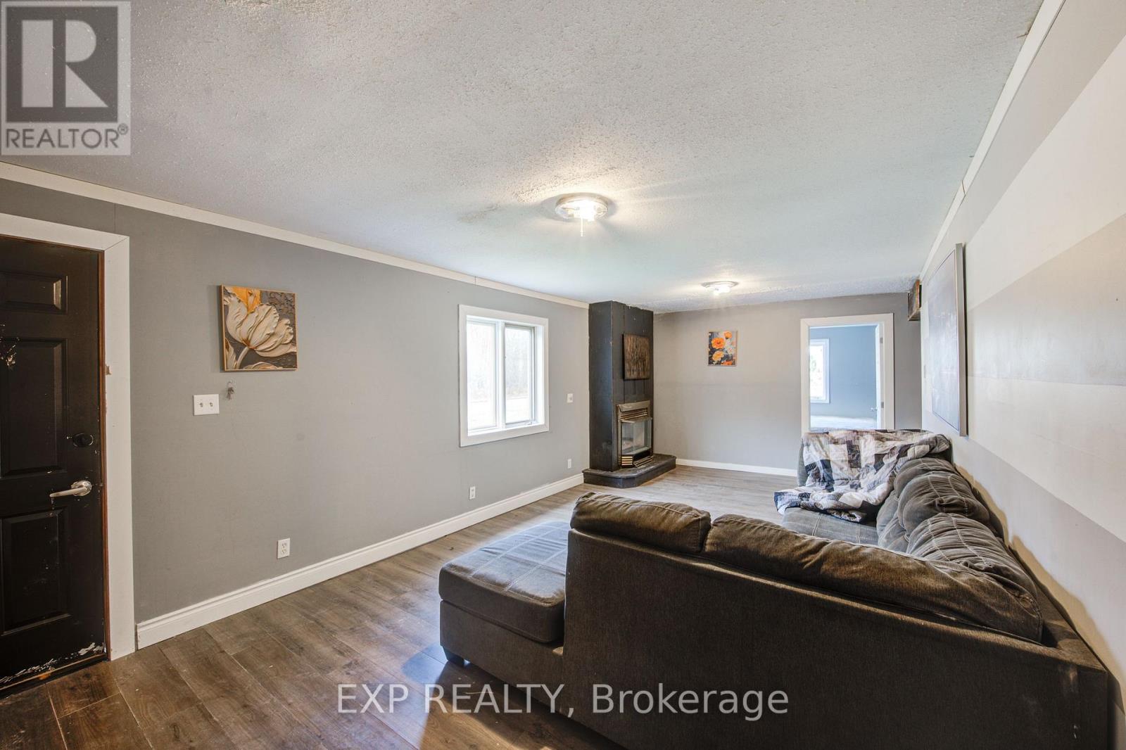 90 Tank Street, Petrolia, Ontario  N0N 1R0 - Photo 6 - X12562708