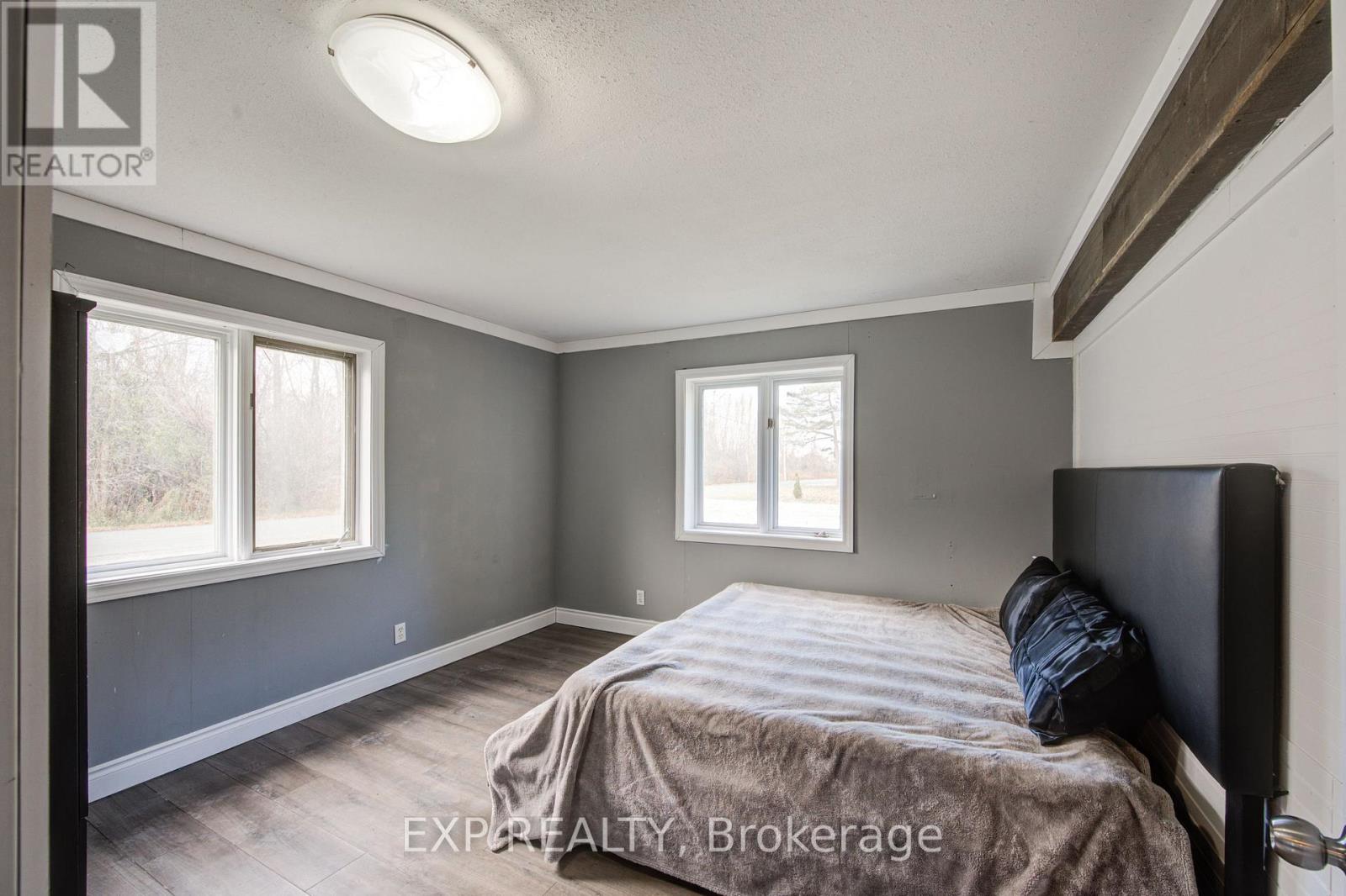 90 Tank Street, Petrolia, Ontario  N0N 1R0 - Photo 9 - X12562708