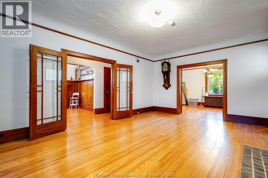 23 Stanley Avenue, Chatham, Ontario  N7M 3J1 - Photo 8 - 25029101