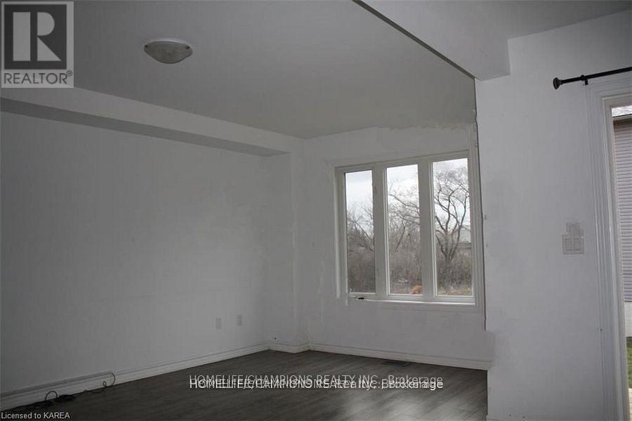 3 Tegan Court E, Loyalist, Ontario  K0H 2H0 - Photo 10 - X12562432