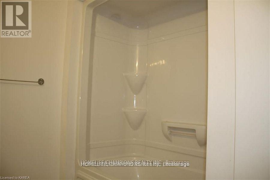 3 Tegan Court E, Loyalist, Ontario  K0H 2H0 - Photo 6 - X12562432