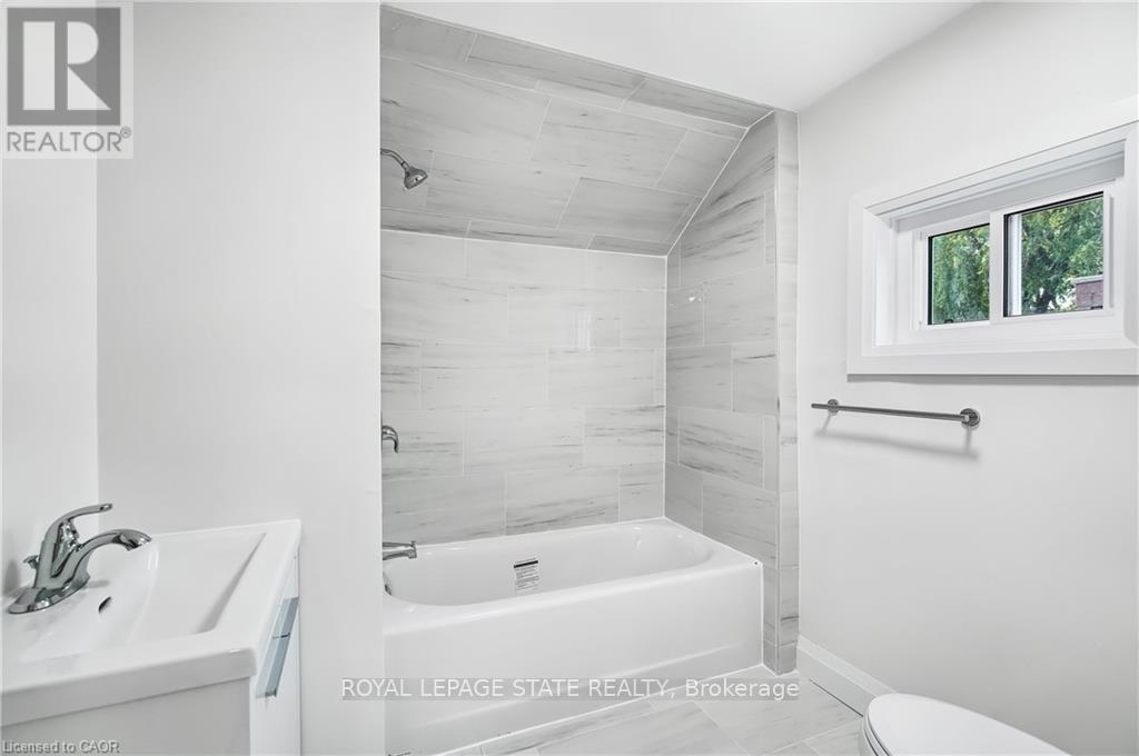 2 - 10 Comet Avenue, Hamilton, Ontario  L8H 7E5 - Photo 10 - X12562468