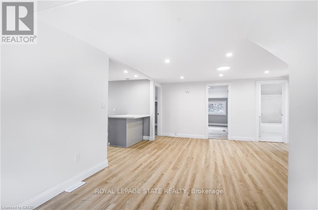 2 - 10 Comet Avenue, Hamilton, Ontario  L8H 7E5 - Photo 4 - X12562468