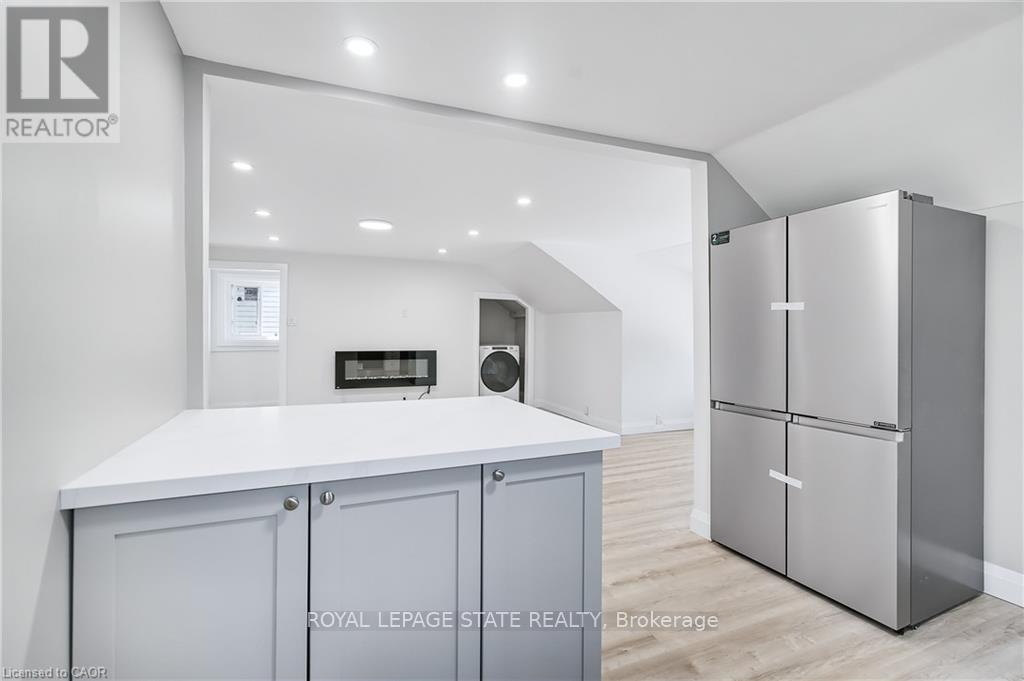 2 - 10 Comet Avenue, Hamilton, Ontario  L8H 7E5 - Photo 6 - X12562468