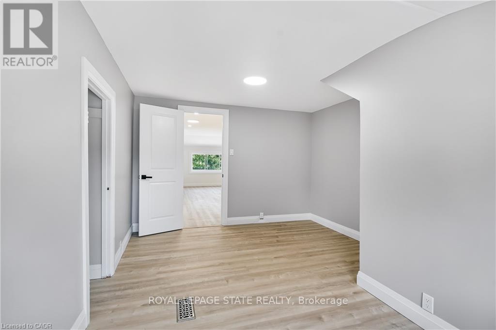 2 - 10 Comet Avenue, Hamilton, Ontario  L8H 7E5 - Photo 7 - X12562468