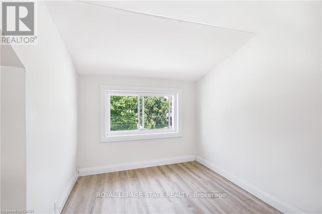 2 - 10 Comet Avenue, Hamilton, Ontario  L8H 7E5 - Photo 9 - X12562468