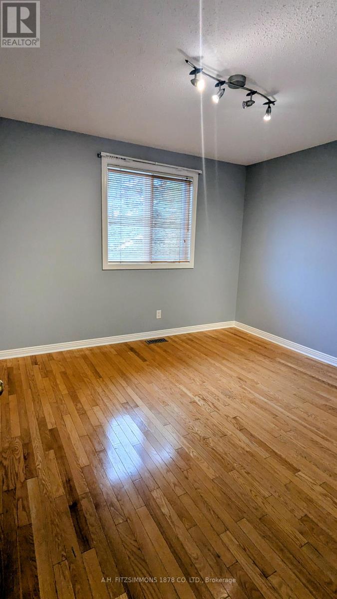 6 Pattermead Crescent, Ottawa, Ontario  K1V 0G2 - Photo 10 - X12562772