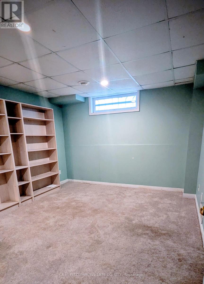 6 Pattermead Crescent, Ottawa, Ontario  K1V 0G2 - Photo 15 - X12562772