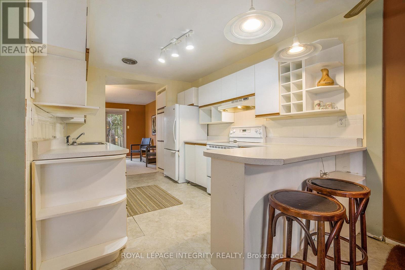 9 Shouldice Crescent, Ottawa, Ontario  K2L 1M8 - Photo 9 - X12562776