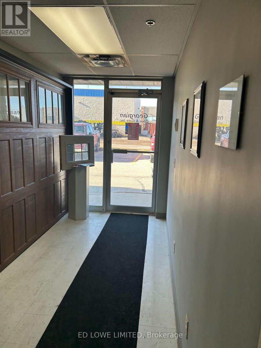 4 - 56 Churchill Drive, Barrie, Ontario L4N 8Z5 - Photo 2 - S12533872