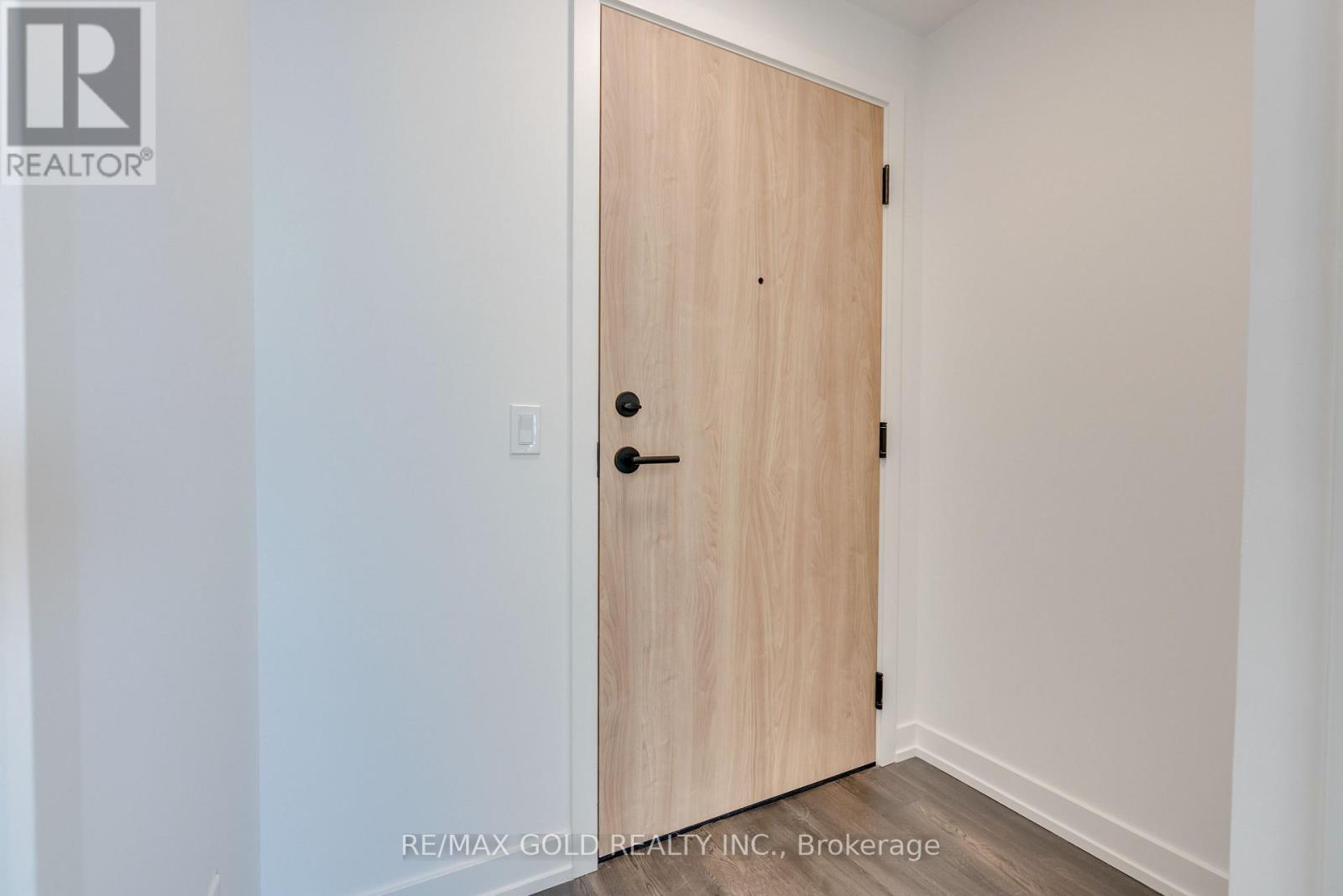 915 - 801 The Queensway, Toronto, Ontario M8Z 1N4 - Photo 2 - W12559068